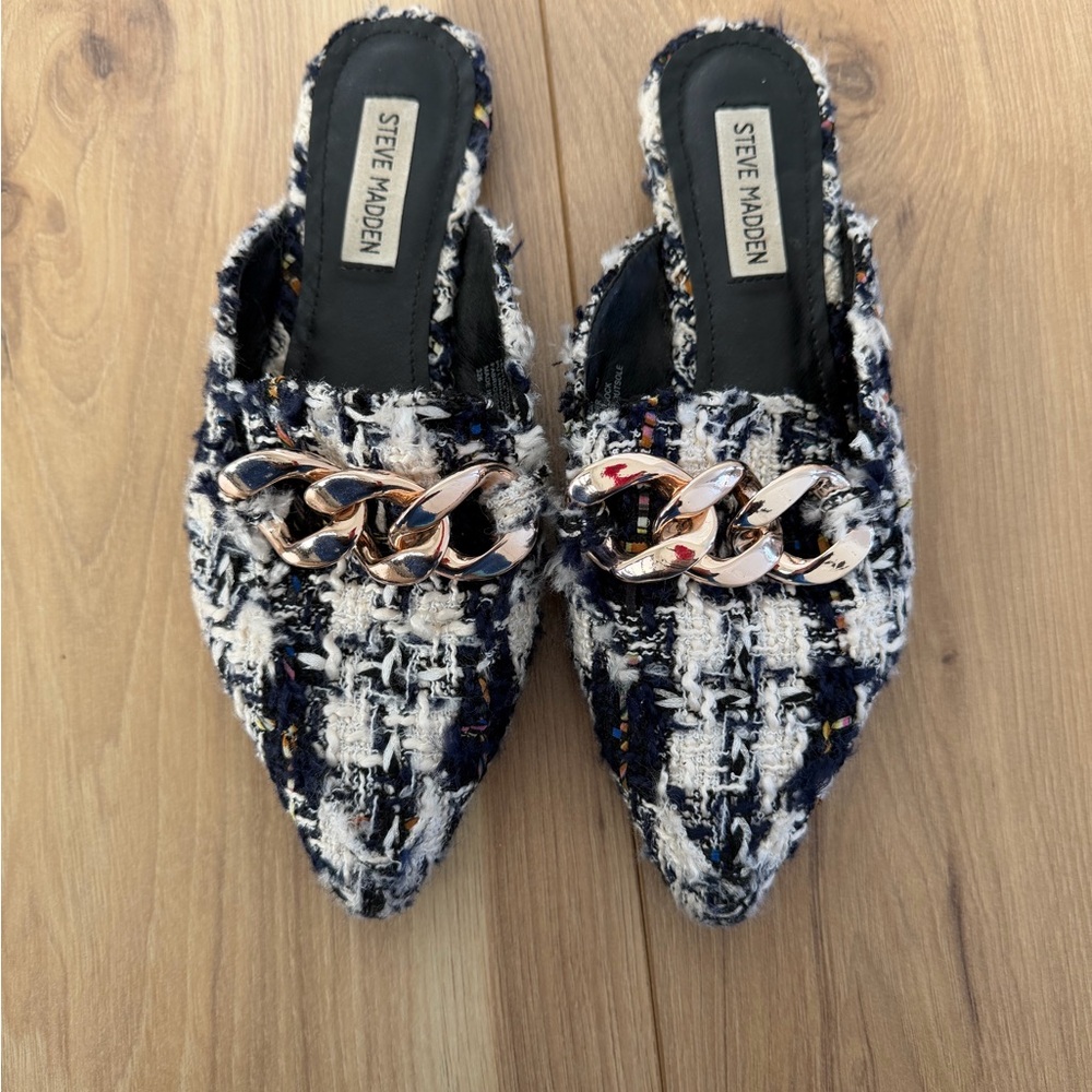 Steve Madden Black and White Mules with Gold Chain